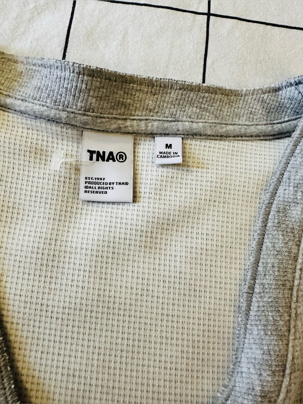 Aritzia TNA Wafflex Stopover Grey Long Sleeve Button Down Waffle Shirt Top M - Picture 8 of 10